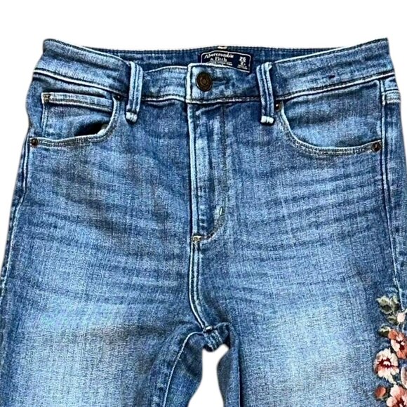 Abercrombie & Fitch Simone High Rise Ankle Denim Jeans Embroidered Floral 26/2 - Picture 2 of 8